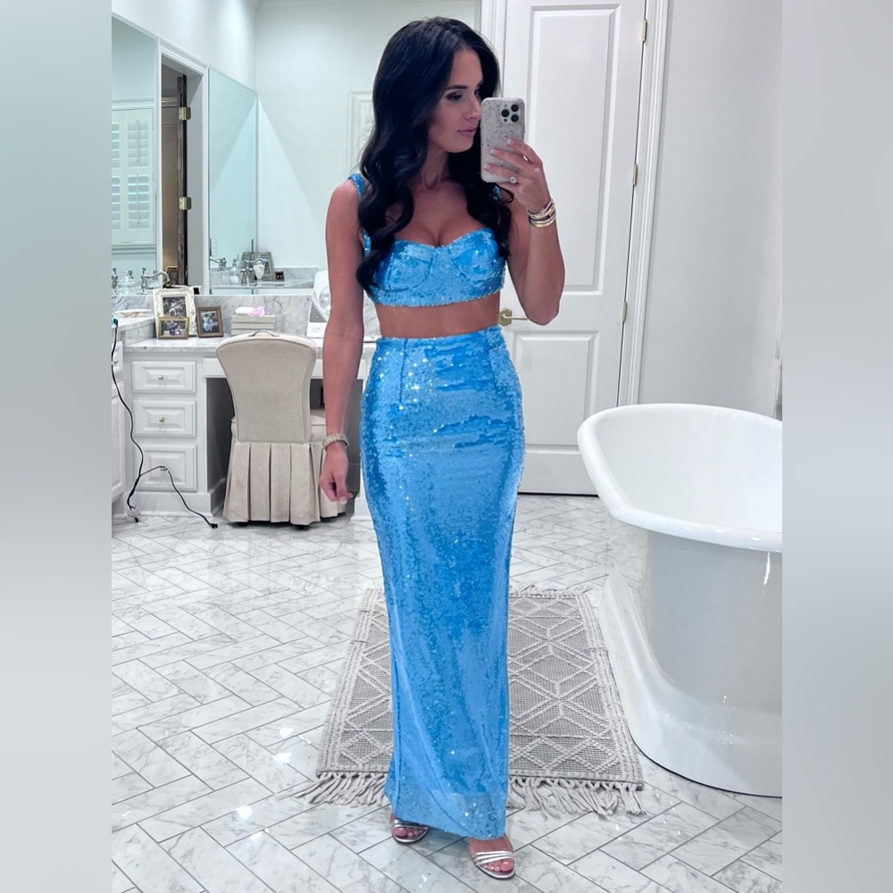 Monique Top in Le Bleu Bebe
The New Arrivals by Ilkyaz Ozel